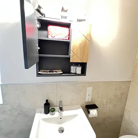 W&d Living-kunstvoll-gespannparkplatz & Terrasse * ツェレ