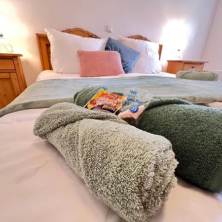 アパート W&d Living-kunstvoll-gespannparkplatz & Terrasse ツェレ